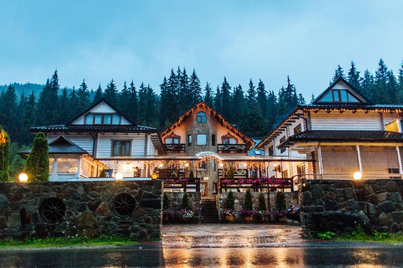 Hotel Vedmezhyi Dvir Bukovel Esterno foto