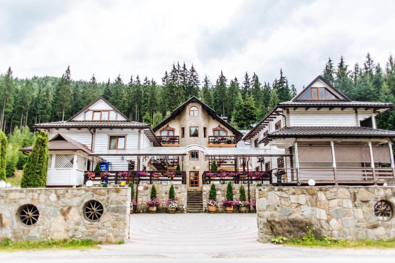 Hotel Vedmezhyi Dvir Bukovel Esterno foto