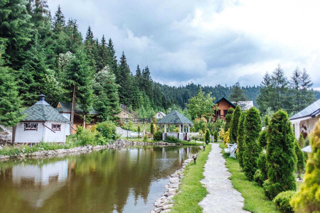 Hotel Vedmezhyi Dvir Bukovel Esterno foto