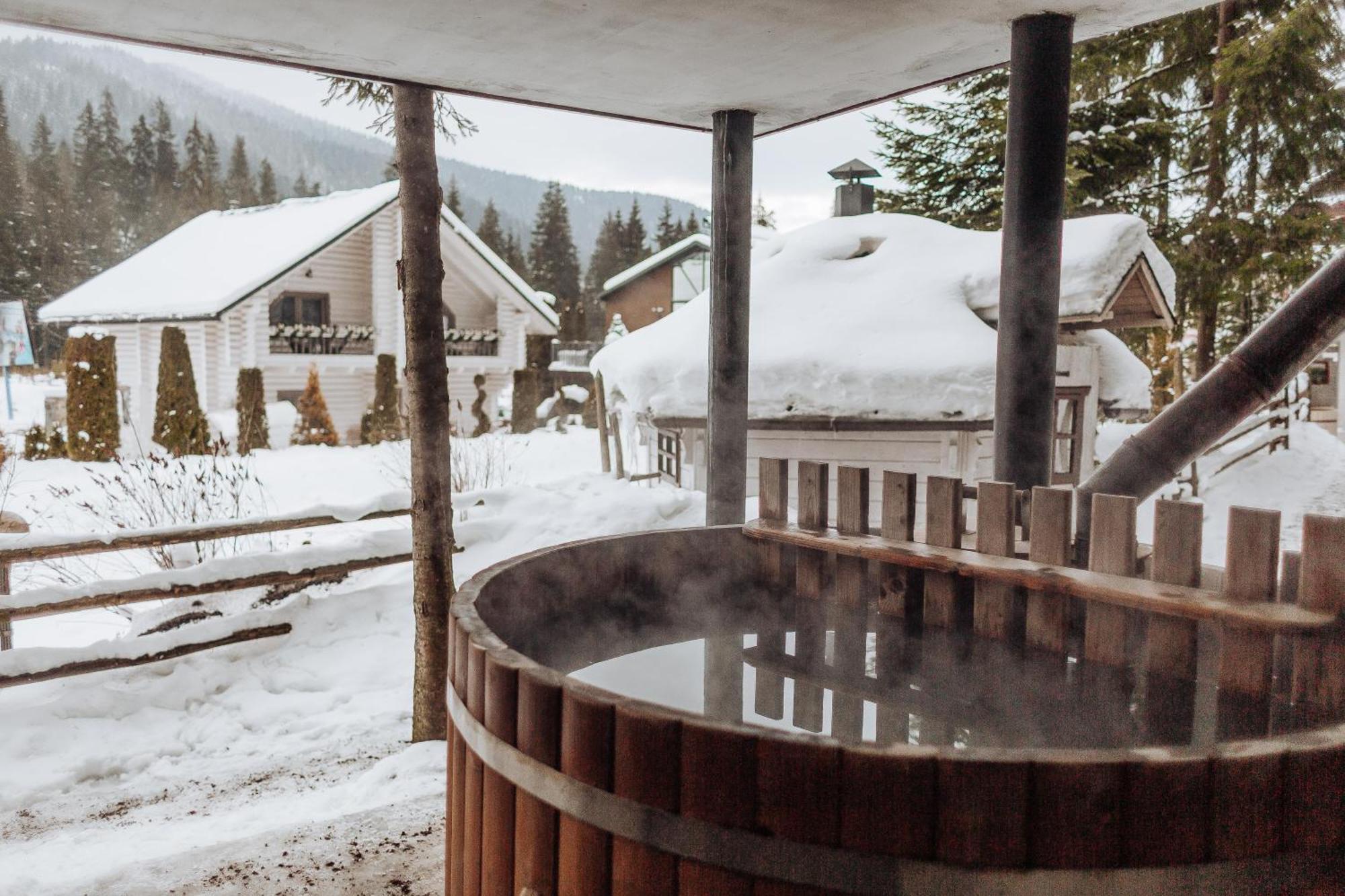 Hotel Vedmezhyi Dvir Bukovel Esterno foto
