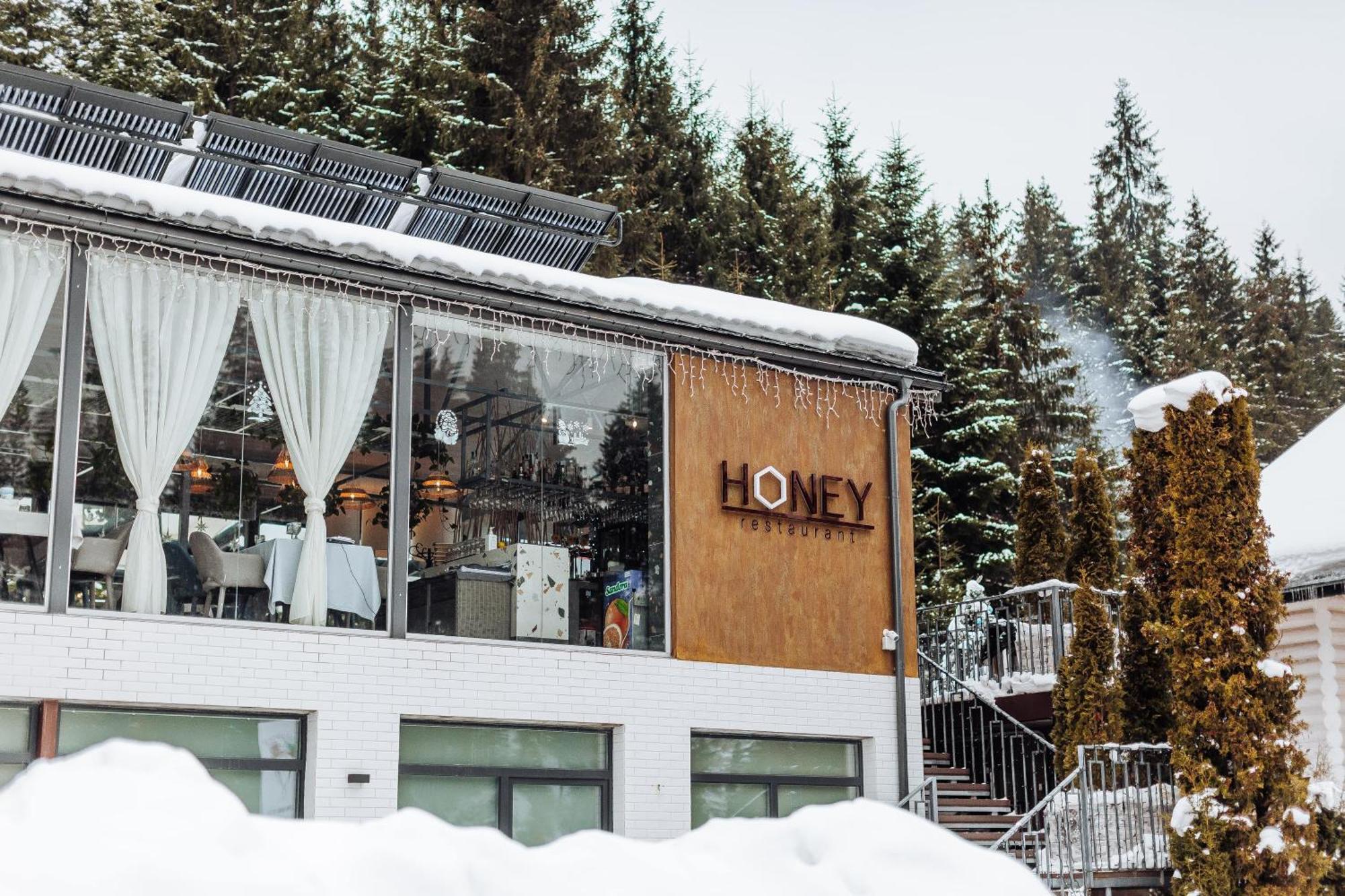Hotel Vedmezhyi Dvir Bukovel Esterno foto