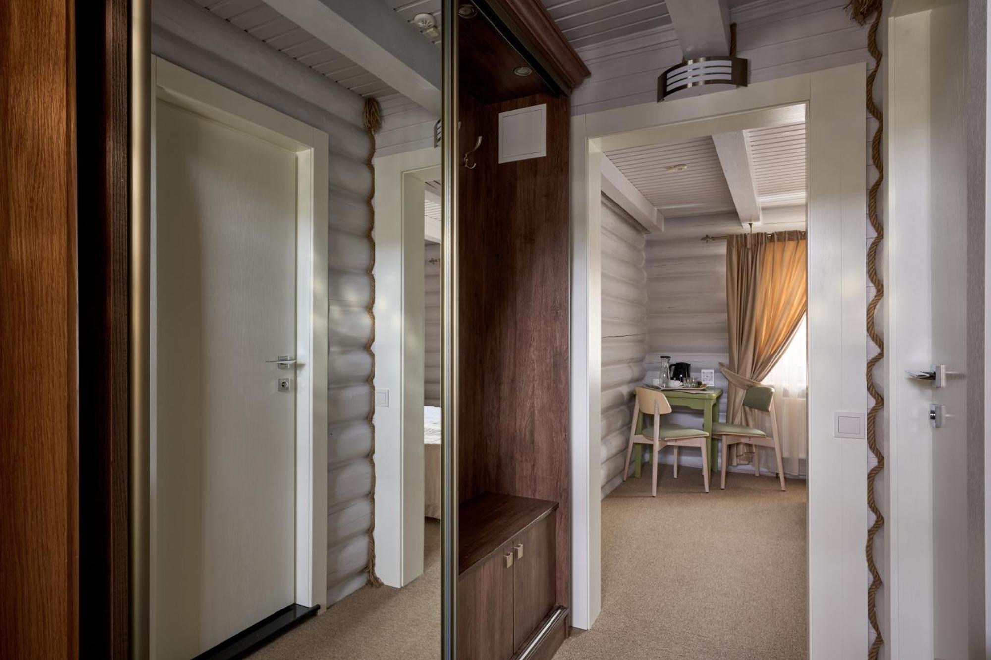 Hotel Vedmezhyi Dvir Bukovel Esterno foto