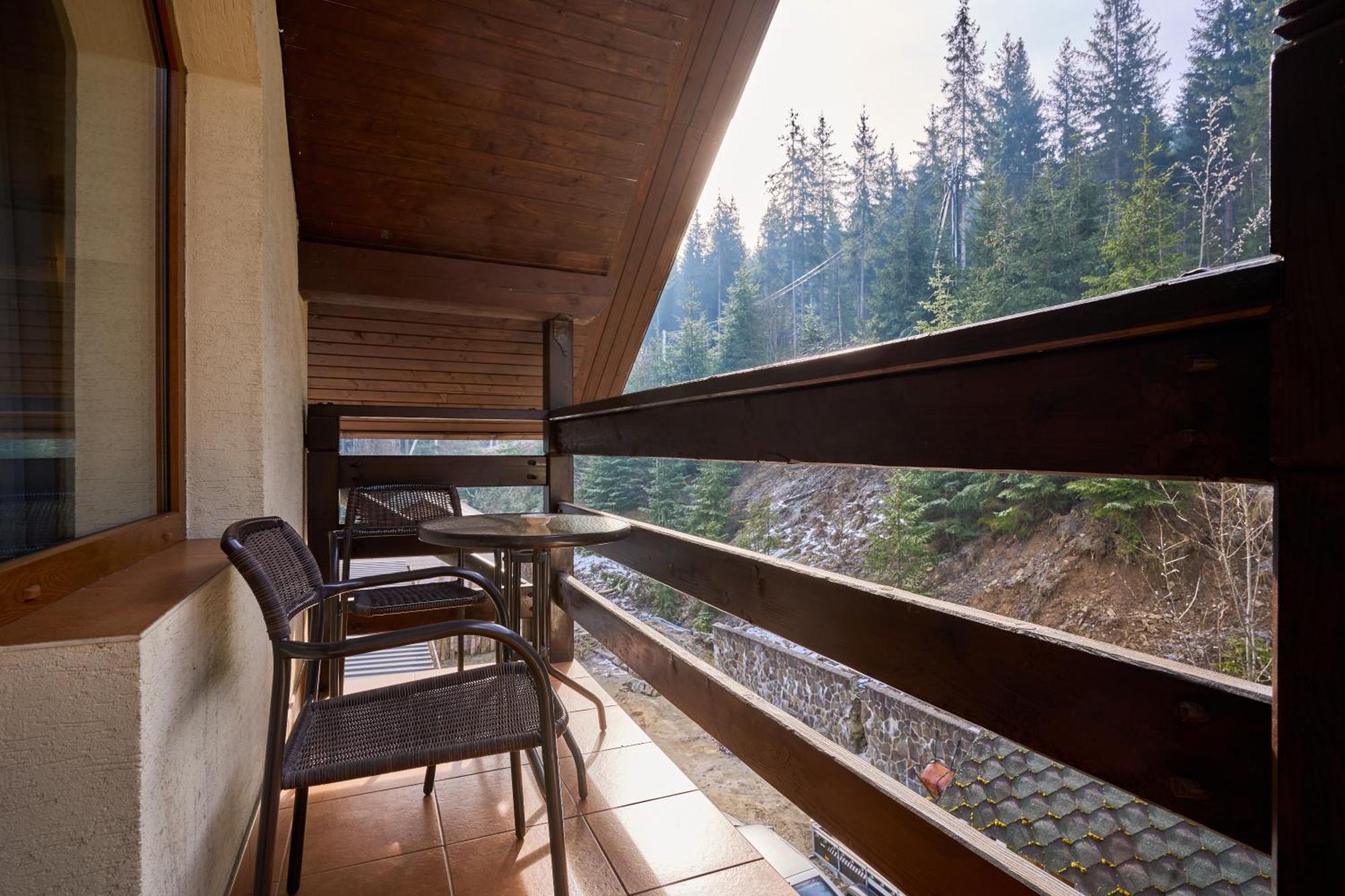 Hotel Vedmezhyi Dvir Bukovel Esterno foto