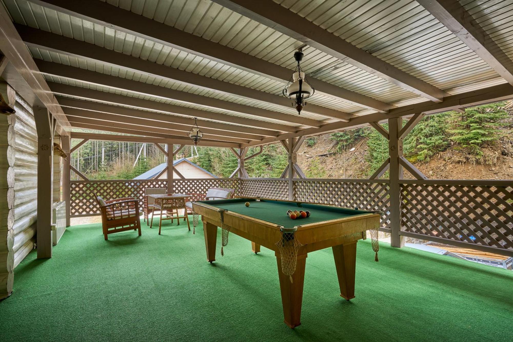 Hotel Vedmezhyi Dvir Bukovel Esterno foto