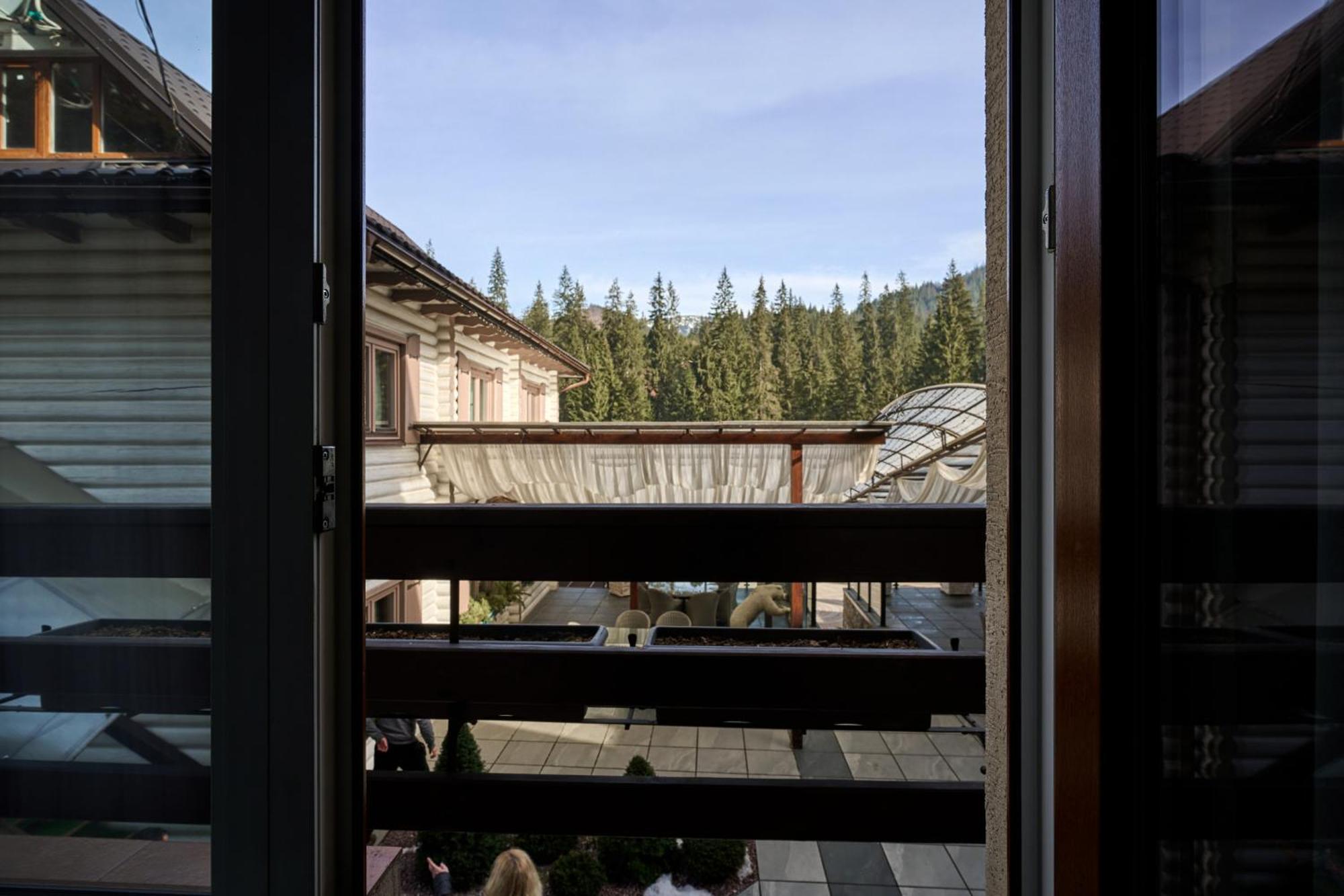 Hotel Vedmezhyi Dvir Bukovel Esterno foto