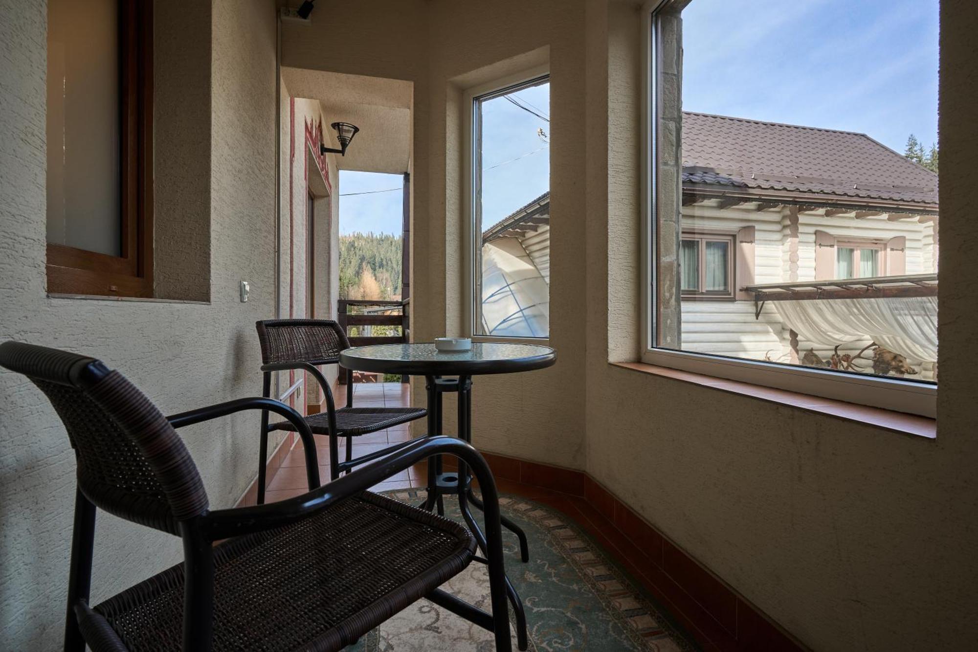 Hotel Vedmezhyi Dvir Bukovel Esterno foto