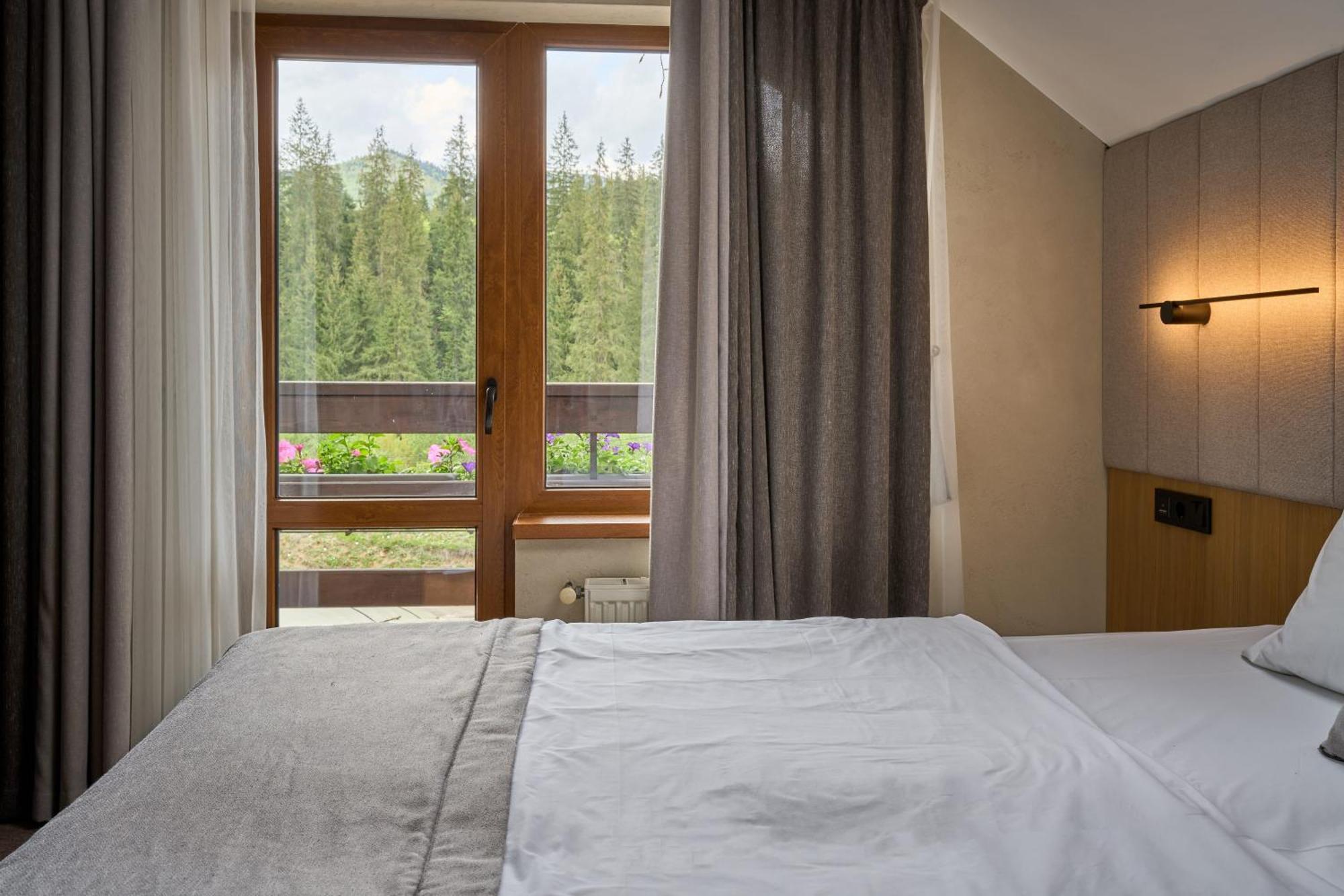 Hotel Vedmezhyi Dvir Bukovel Esterno foto